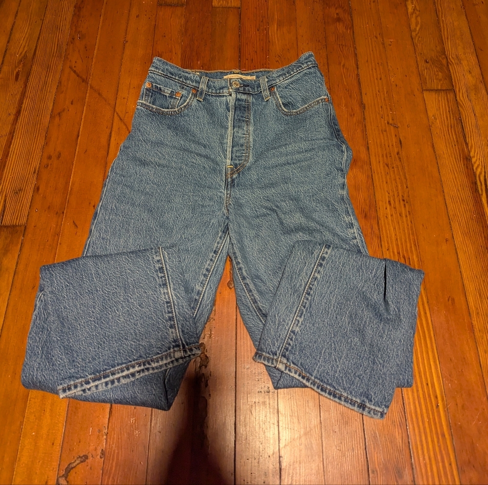 Levi Straight Ankle Jeans